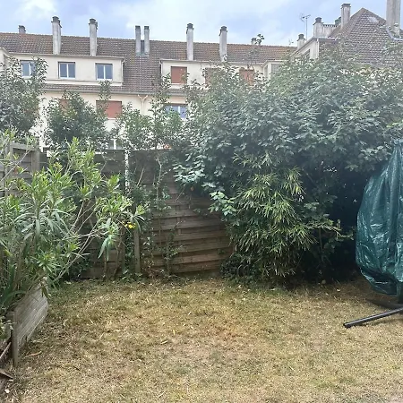 100 M From The Beach!